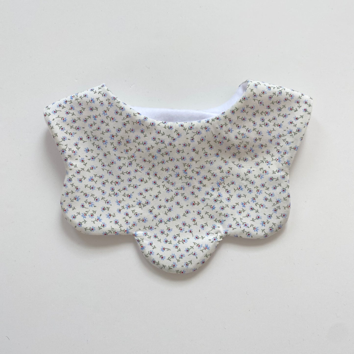 Forget me not scallop bib - seconds