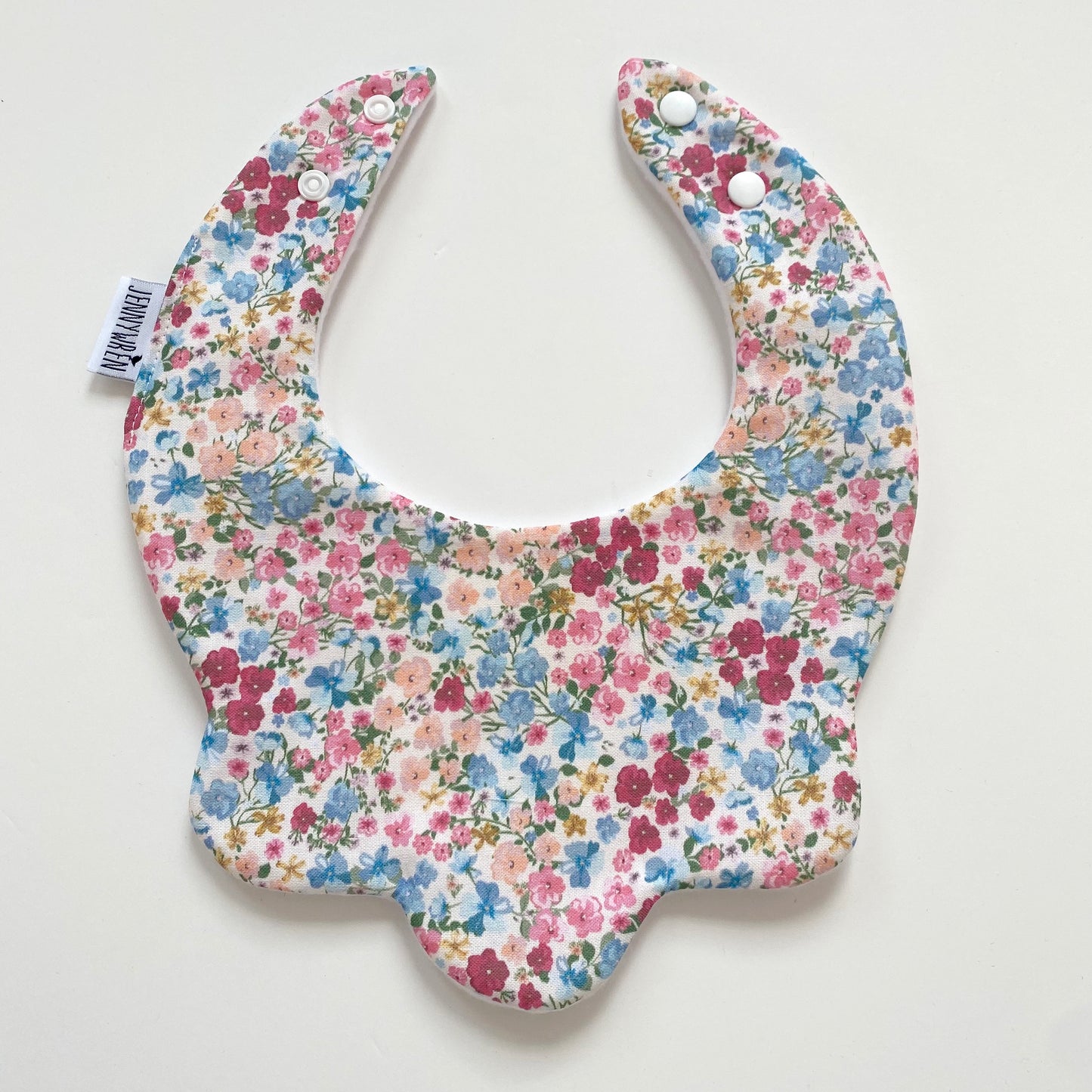 Primrose scallop bib - seconds