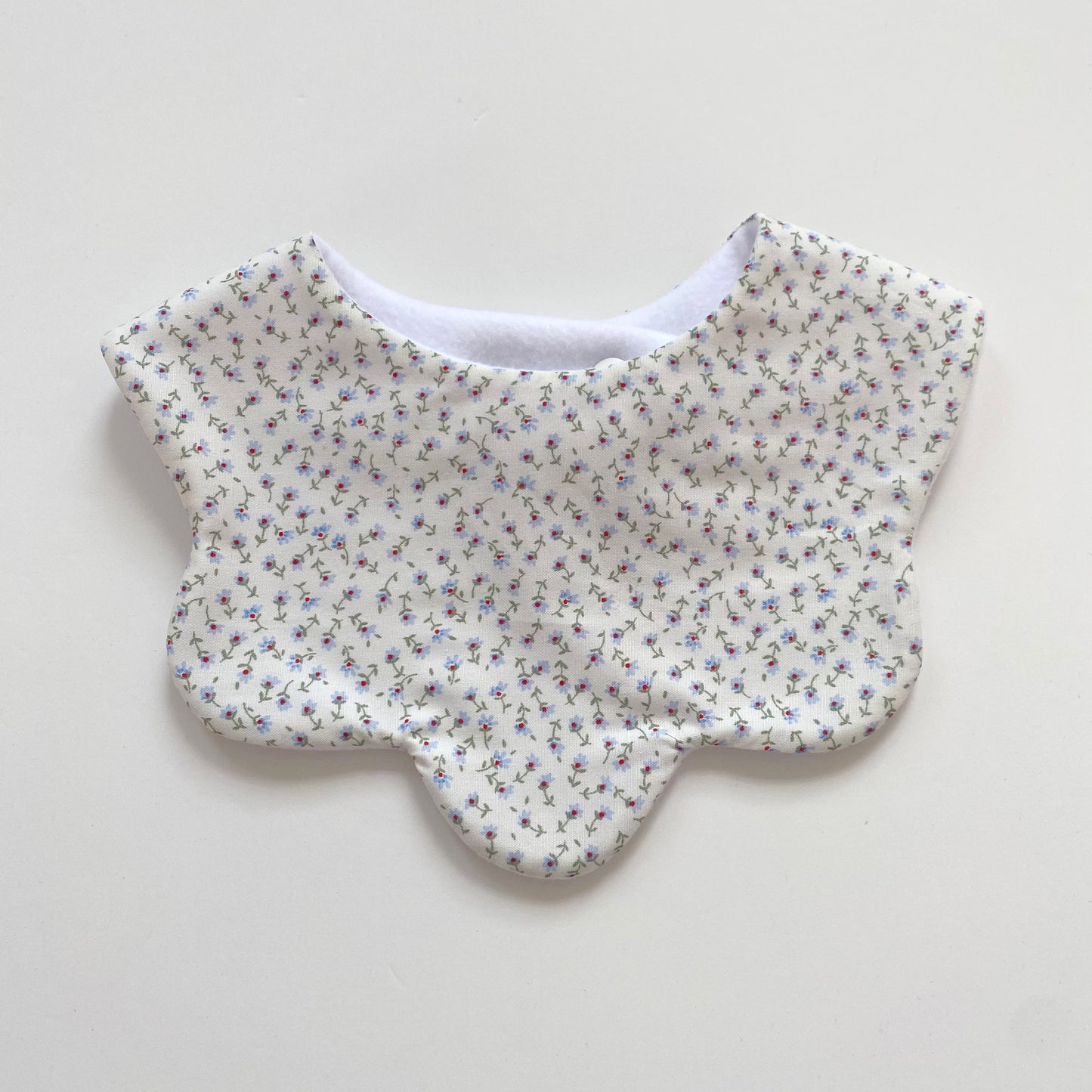 Forget me not scallop bib - seconds