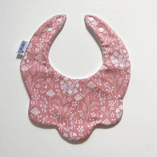 Pink outlines scallop bib