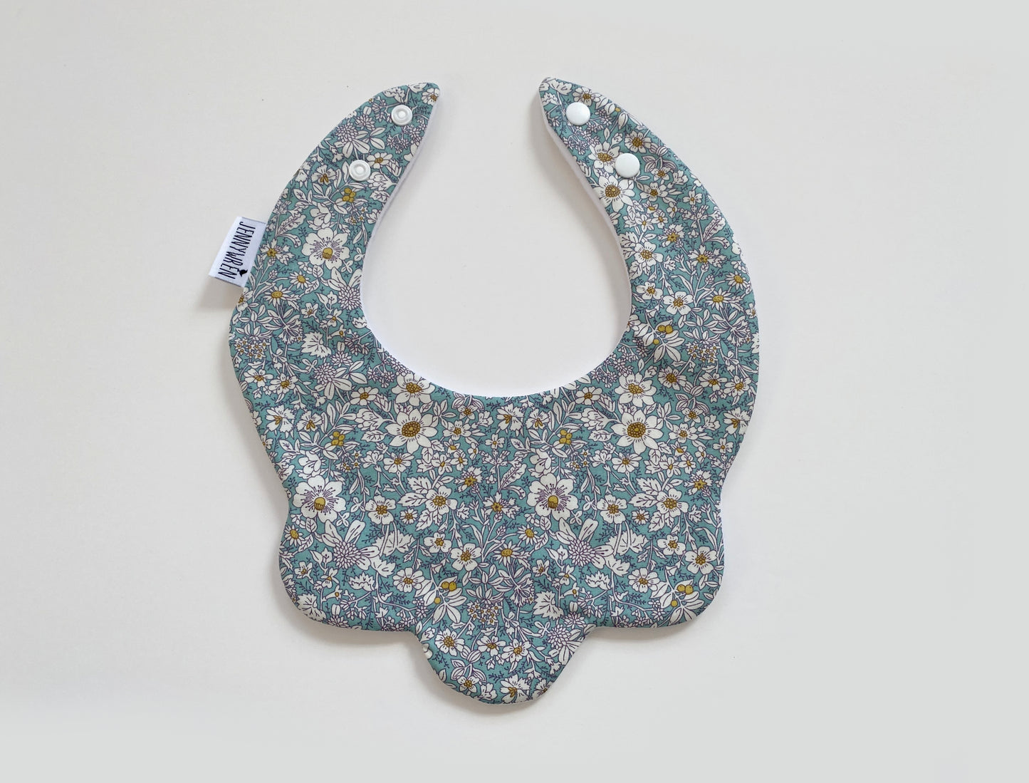 Freesia scallop bib