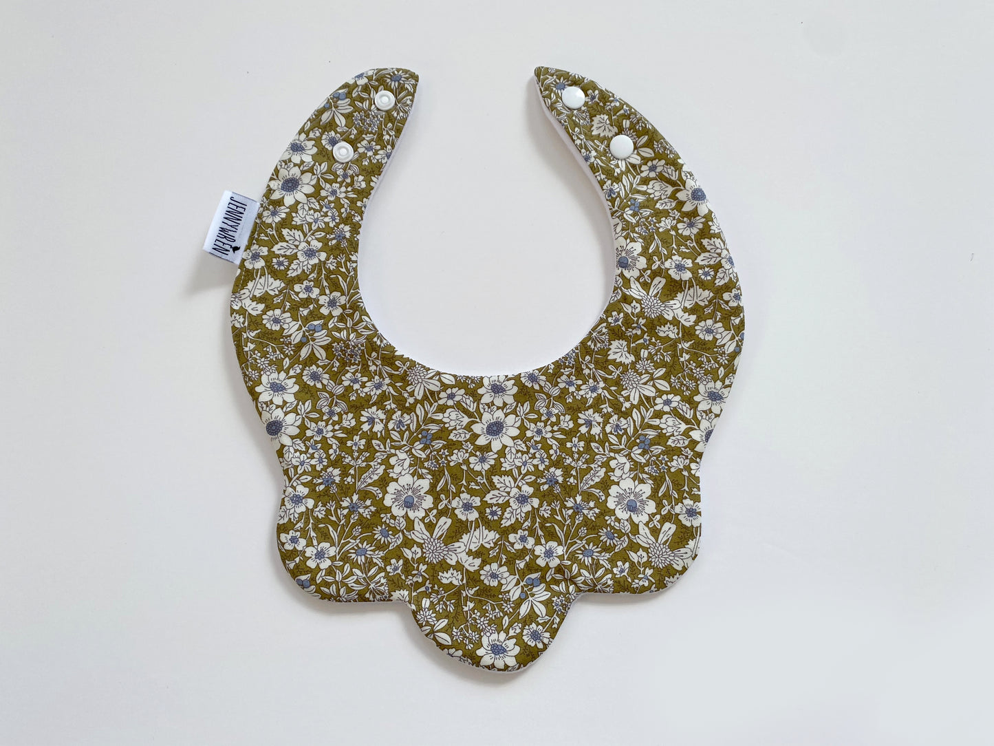 Dahlia scallop bib