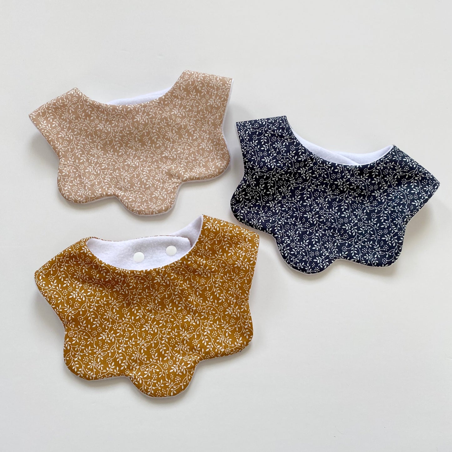 Choice of Autumn ditsy scallop bib