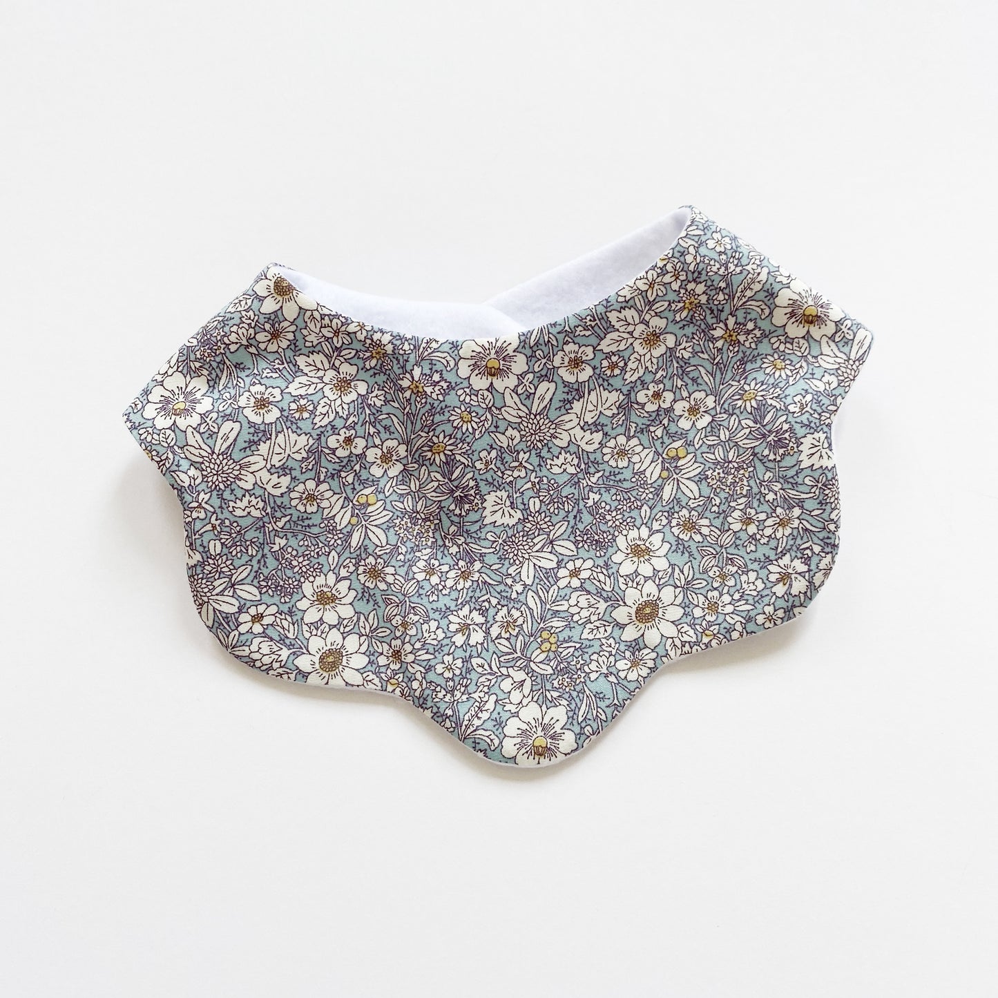 Freesia scallop bib