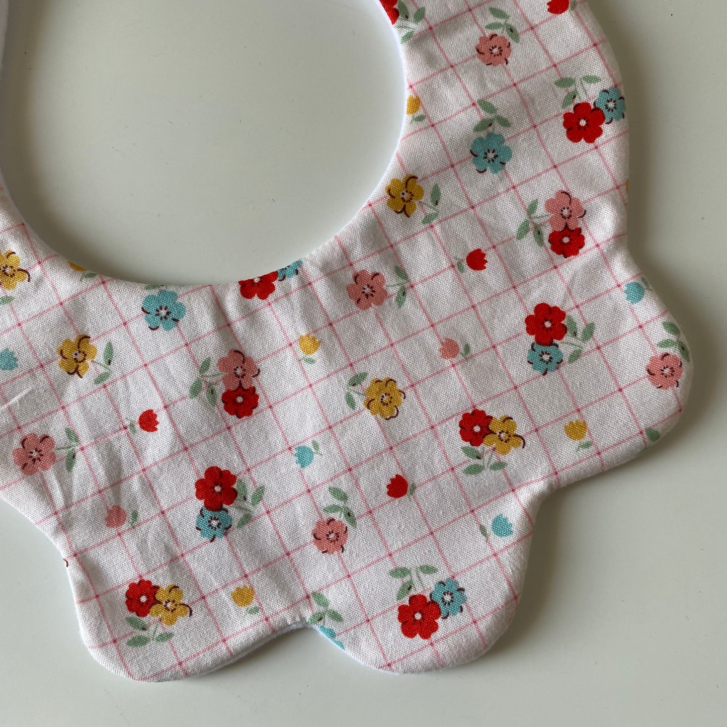SECONDS Floral with pink grid scallop bib
