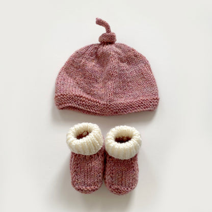0-3 months dusky pink hand-knitted knot hat and booties set