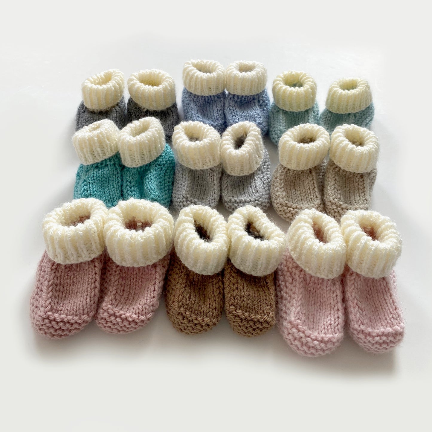 0-3M choice of plain knitted booties