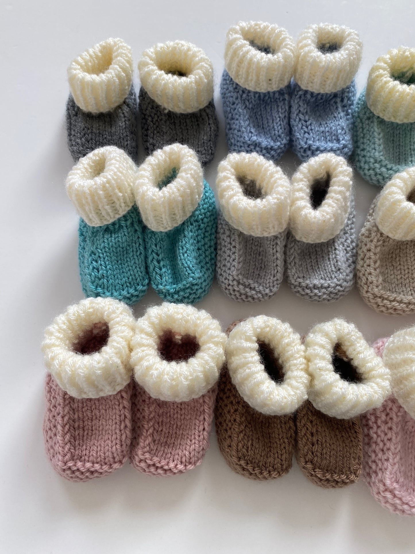 0-3M choice of plain knitted booties