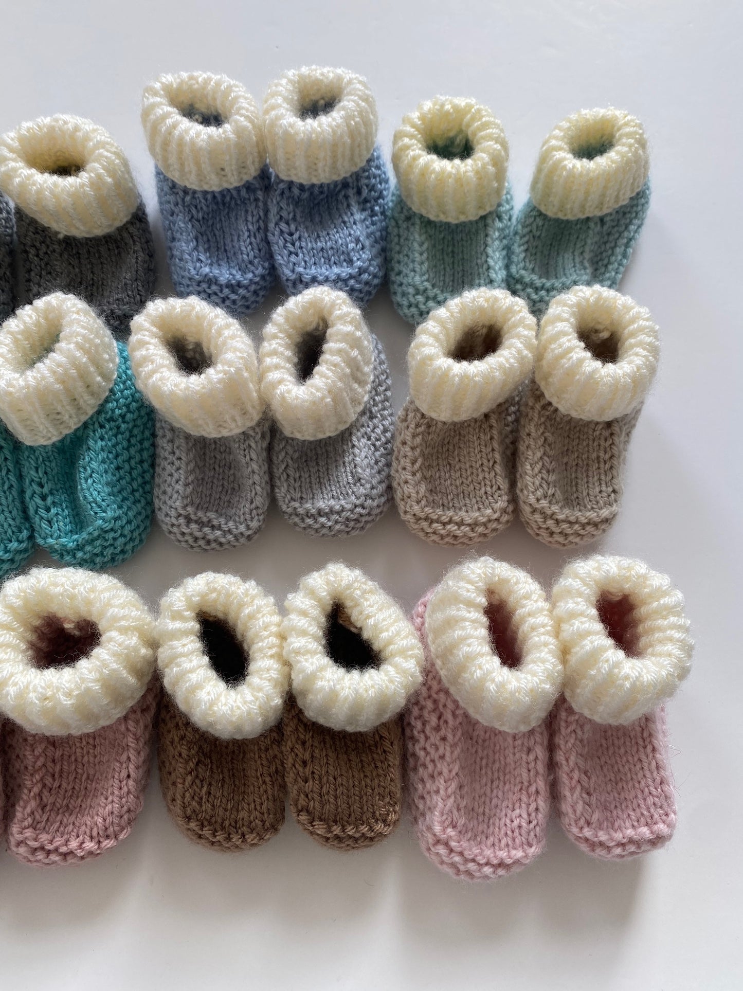 0-3M choice of plain knitted booties