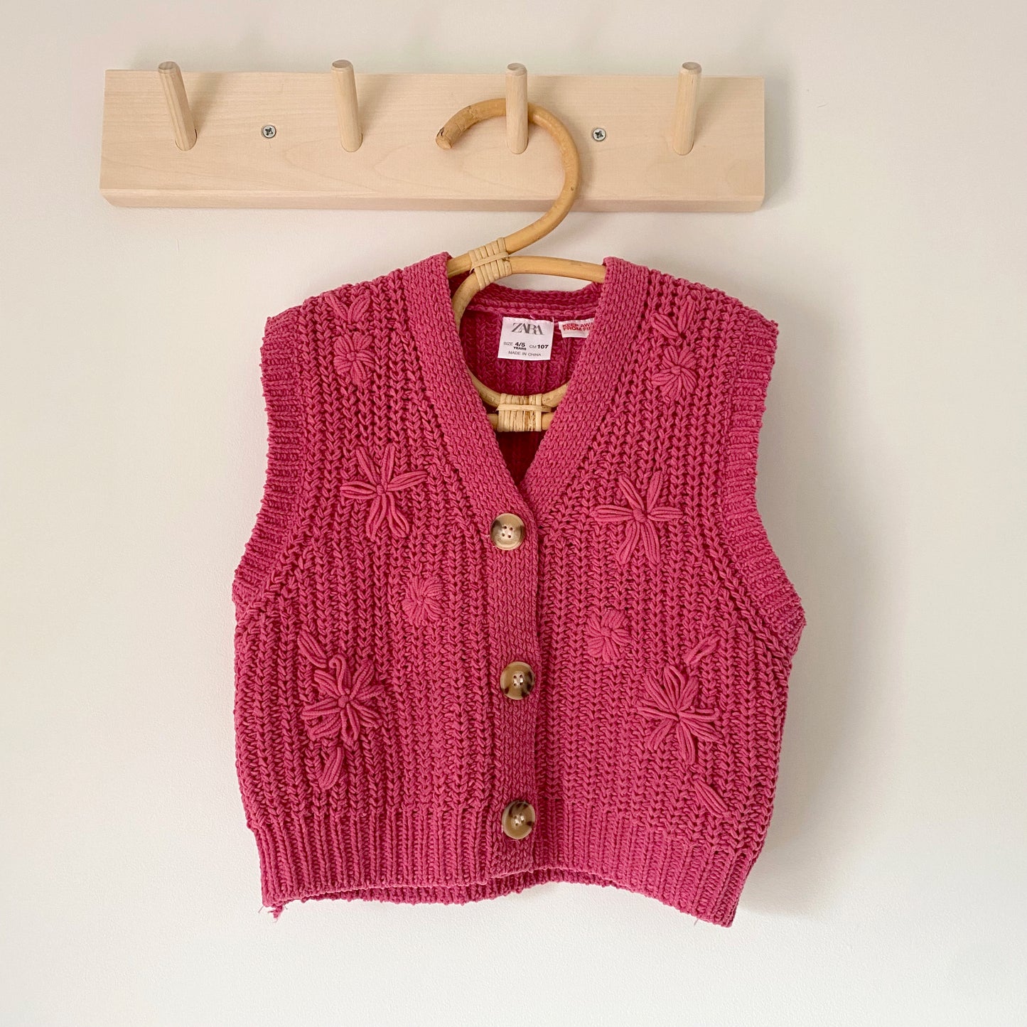 4-5Y Zara pink chunky knit floral embroidered waistcoat
