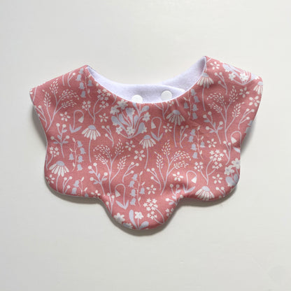 Pink outlines scallop bib