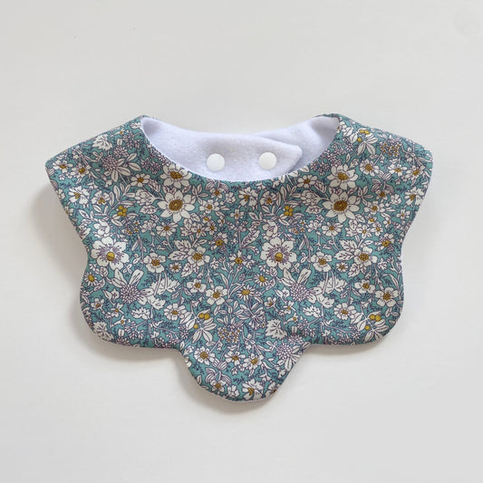 Freesia scallop bib
