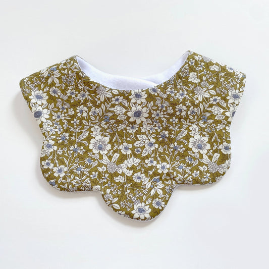 Dahlia scallop bib