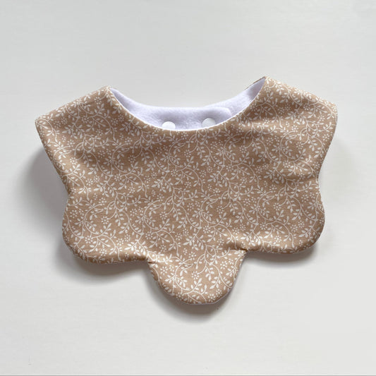 Nude ditsy scallop bib