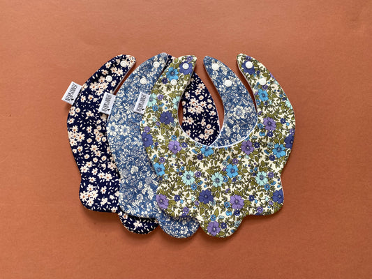 Choice of ditsy scallop bib