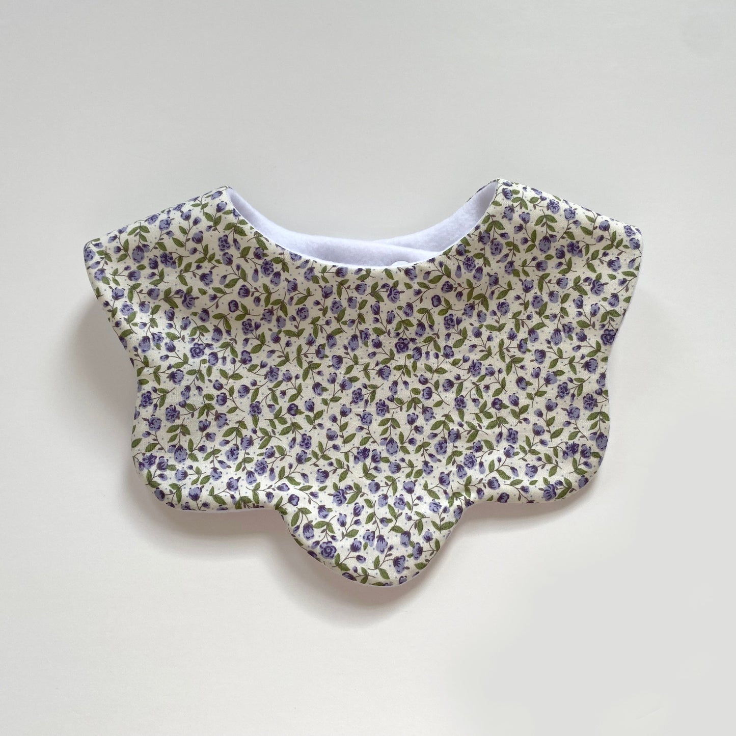 Choice of ditsy scallop bib