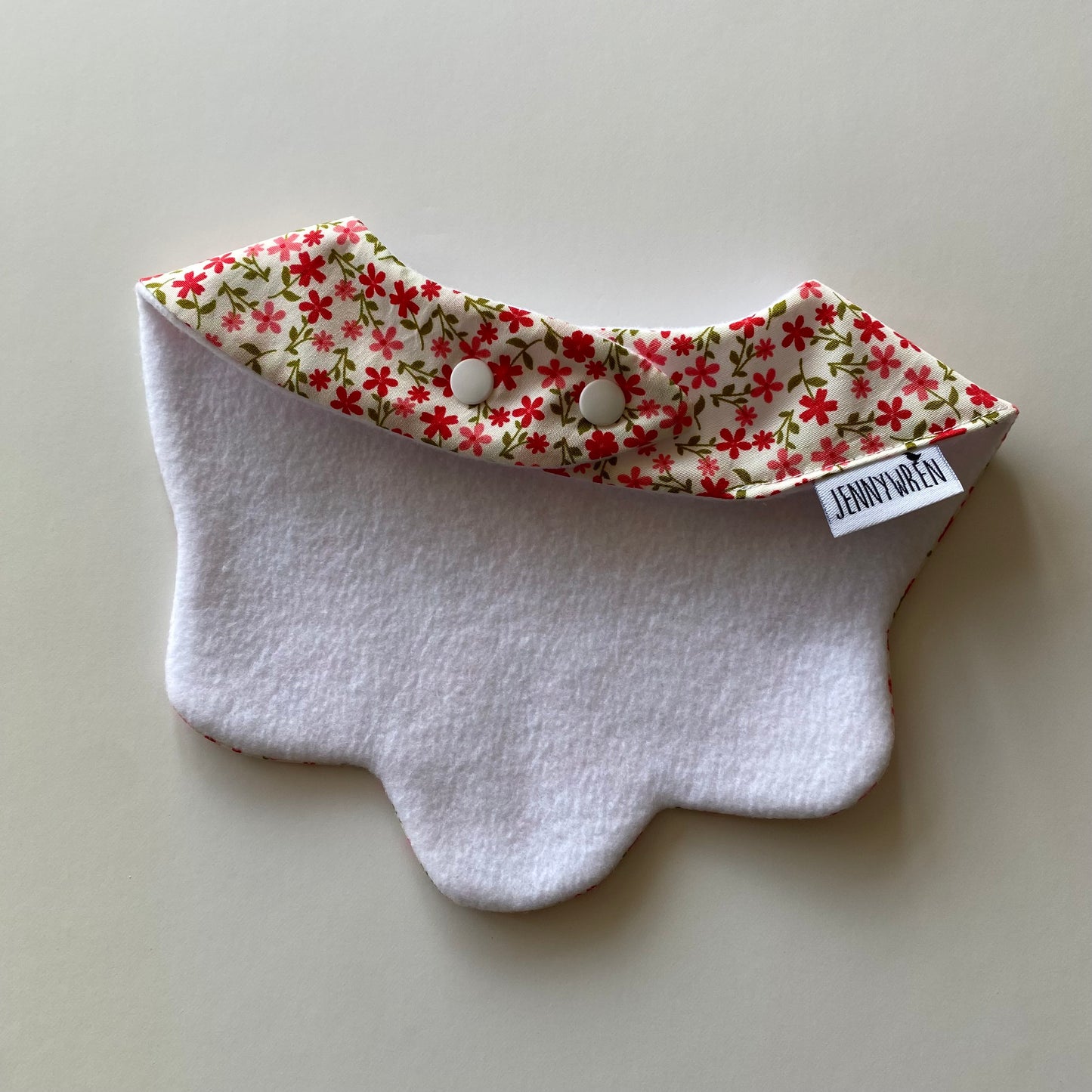 Red coral ditsy on cream scallop bib