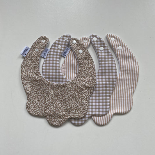 Choice of ditsy scallop bib