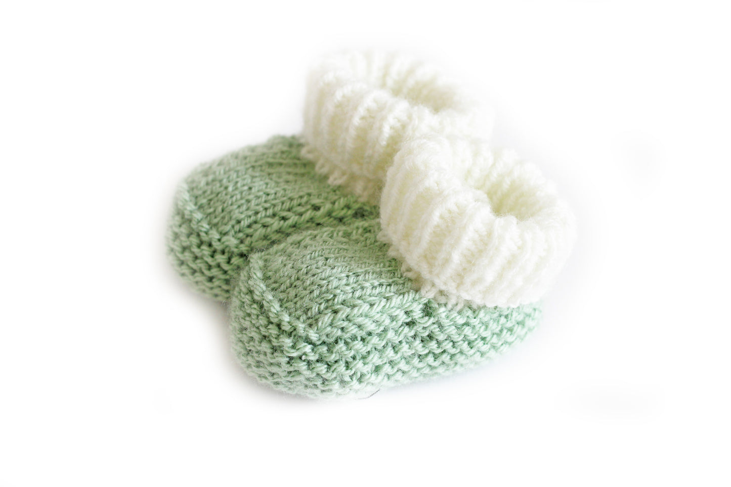 Knitted booties mint