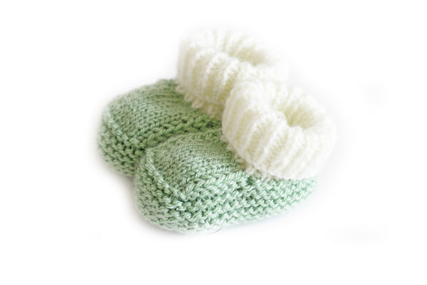 Knitted booties mint