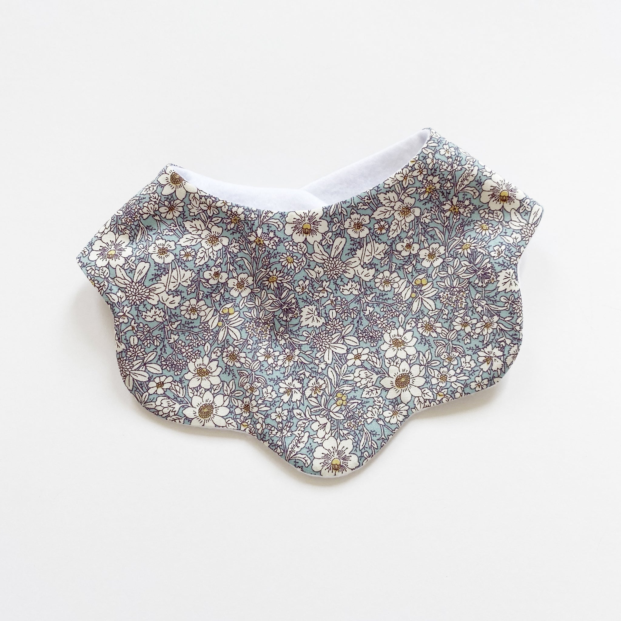 Freesia scallop bib