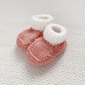 Knitted booties peach