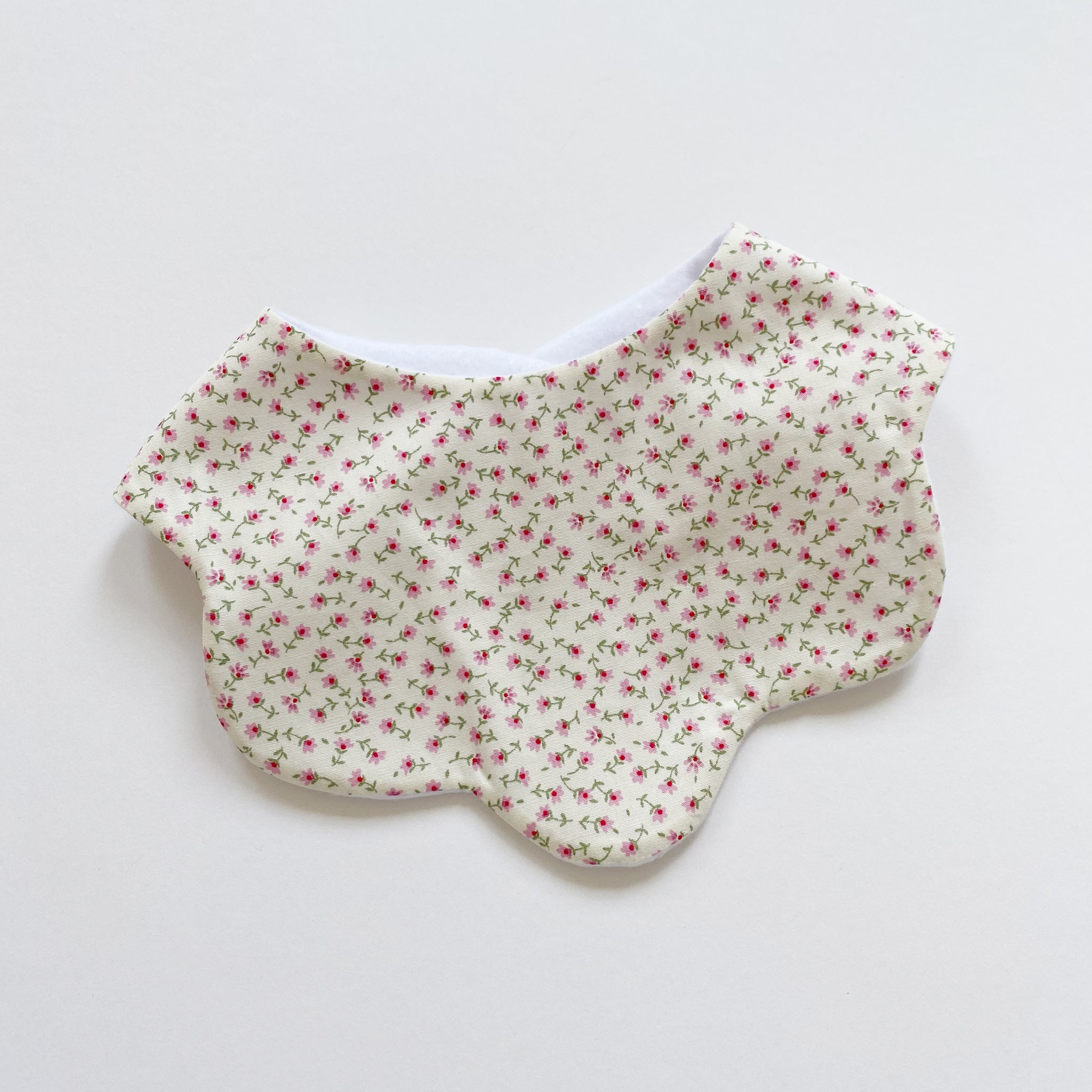 Blossom scallop bib