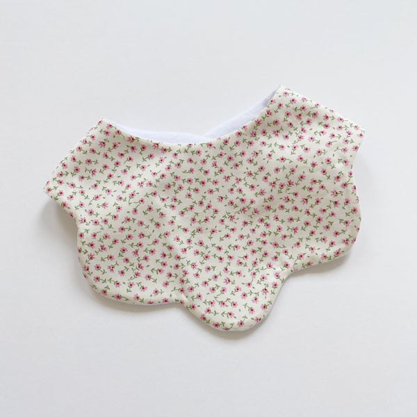 Blossom scallop bib